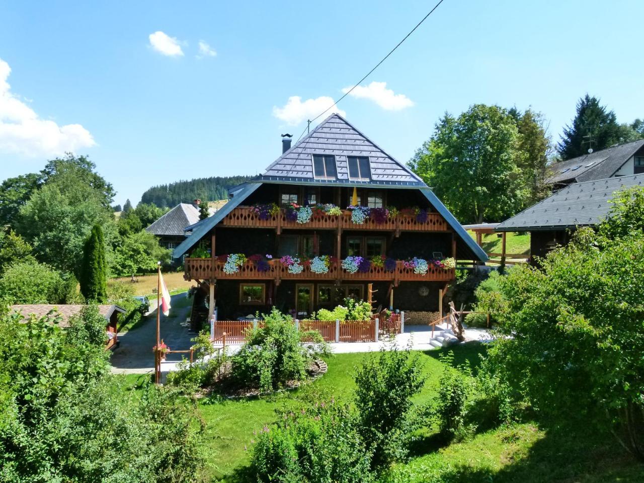 Ferienwohnungen Panoramablick Neu Incl 3 Weltencard Mit 140 Kostenlosen Attraktionen — 4-Star Luxury Hotel in Bernau, Germany