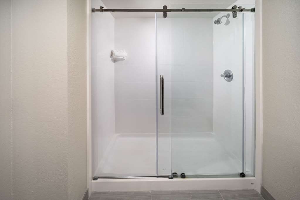 La Quinta Inn and Suites by Wyndham Jonesboro - photo 32
