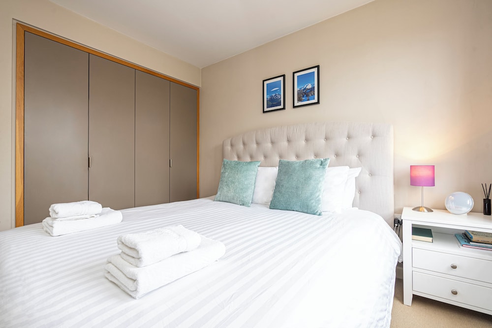 Scott's Avenue by Underthedoormat — 4-Star Luxury Hotel in London, United Kingdom