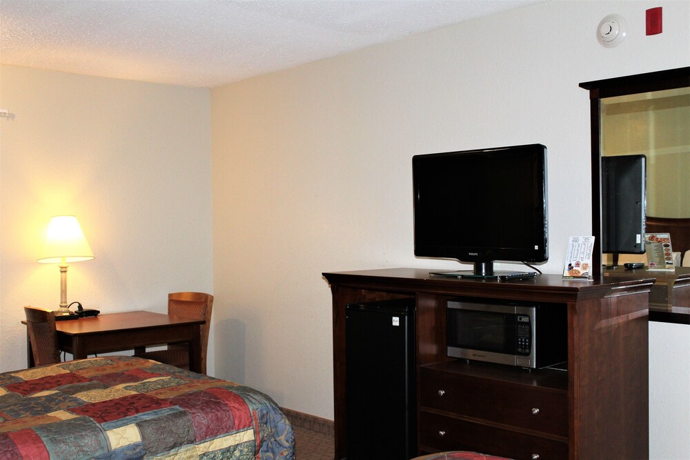 Airport Inn Chattanooga - photo 8