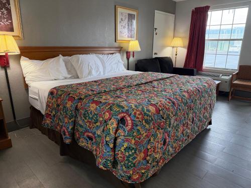 Key West Inn Chatsworth - photo 22