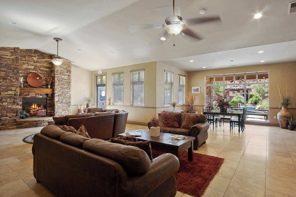 Brand New Desert Cliff Sleeps 20 Guests - photo 50