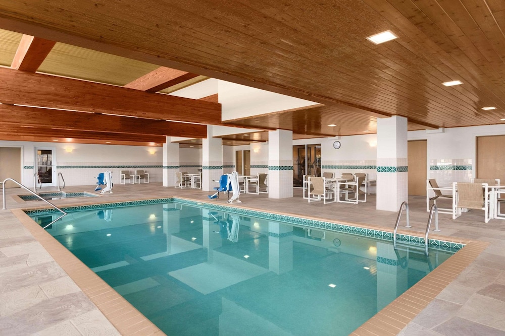 Country Inn & Suites Rochester South Mayo Clinic - photo 15