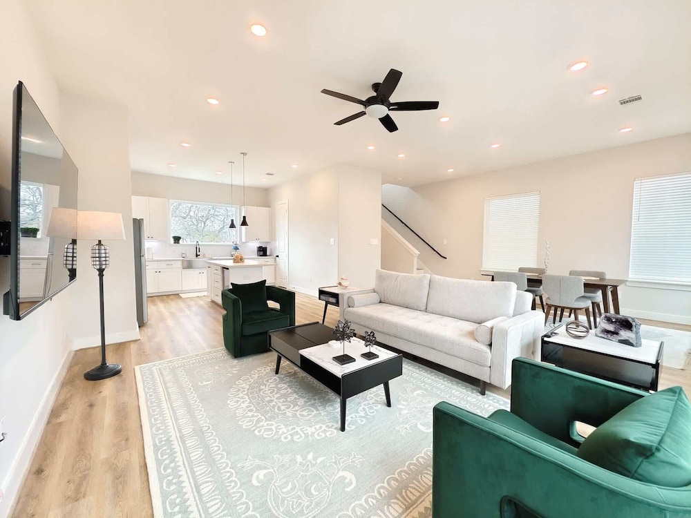 Northside Retreat Chic 3 Bdr Pet Friendly in Houston, United States