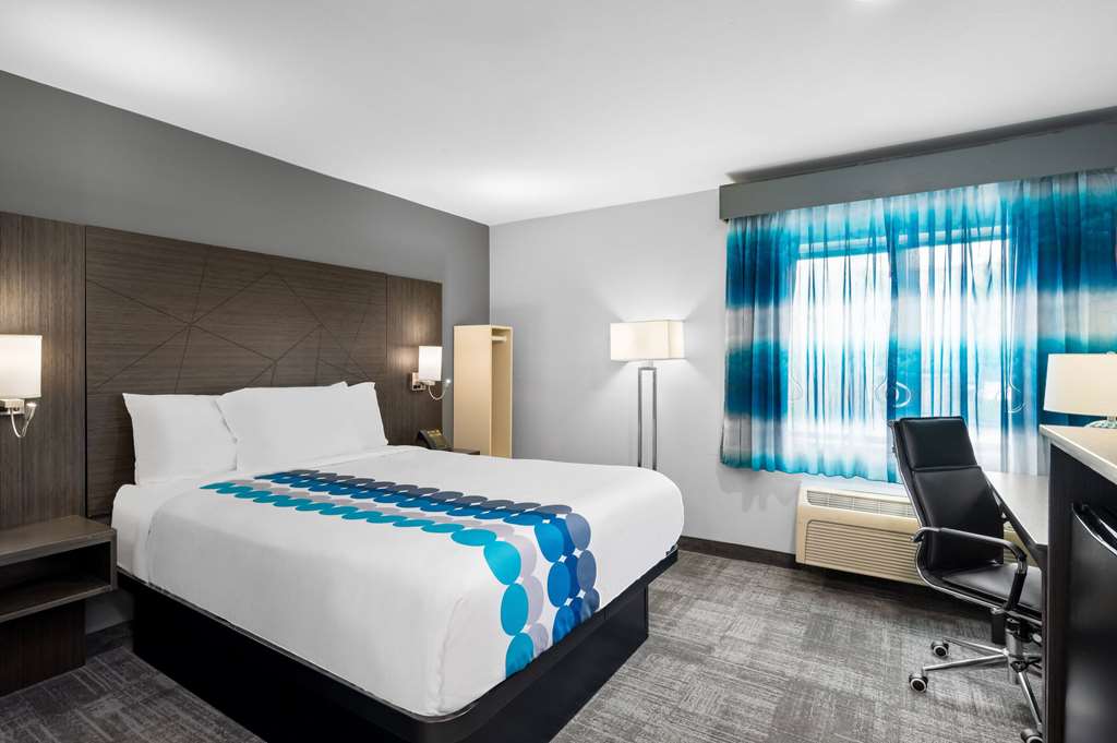 La Quinta Inn by Wyndham Indianapolis Airport Executive Dr - photo 16