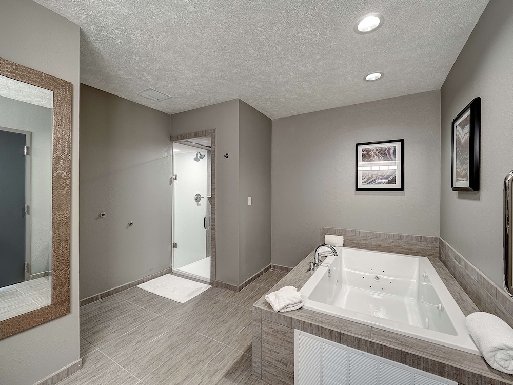 DoubleTree by Hilton Hotel Bloomington - photo 16