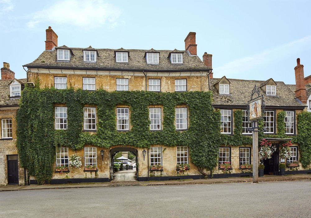 Macdonald Bear Hotel