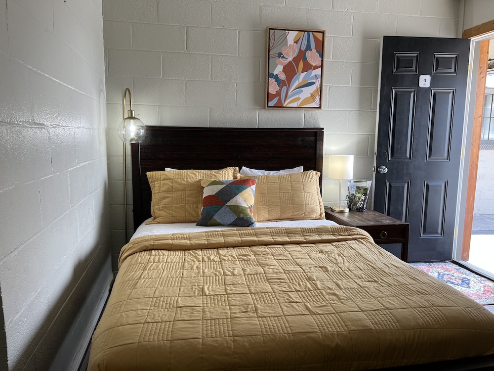 Selkirk Motel - photo 7