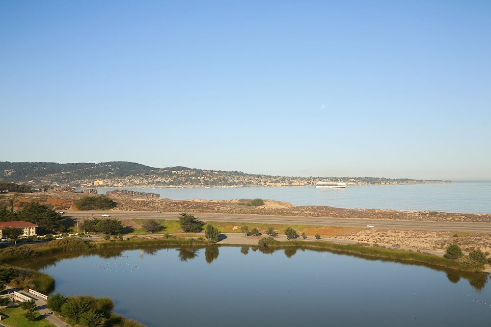 Embassy Suites by Hilton Monterey Bay Seaside - photo 69
