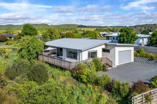 Fantail Haven - carbon neutral hotel in Unknown City