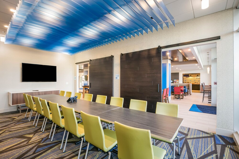 Holiday Inn Express & Suites Jacksonville Town Center by IHG - photo 24