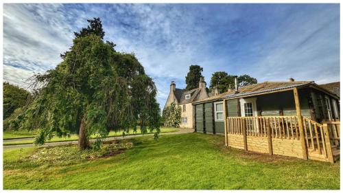 The Bungalow Ardullie Lodge — 4-Star Luxury Hotel in Dingwall, United Kingdom