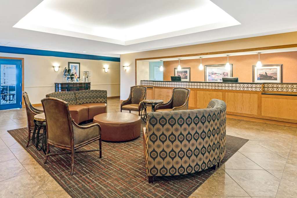 La Quinta Inn & Suites by Wyndham Shawnee - photo 3