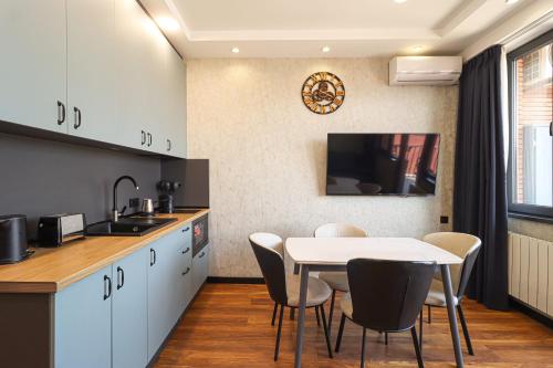 Super Stylish Apartment With Amazing Views By Wehost