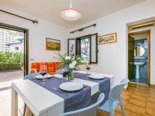 Apartment Villa Fiore Carinzia 2 by Interhome — 4-Star Luxury Hotel in Lignano Sabbiadoro, Italy