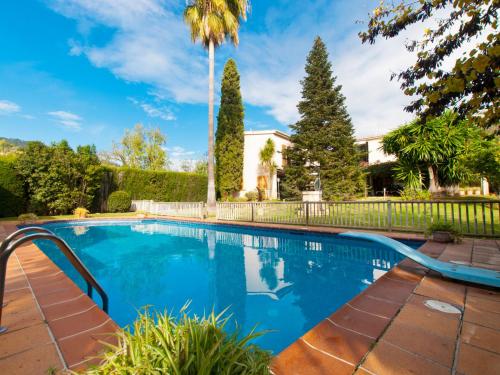 Villa Tramontana de Lloseta piscina y vista montaña — 4-Star Luxury Hotel in Lloseta, Spain