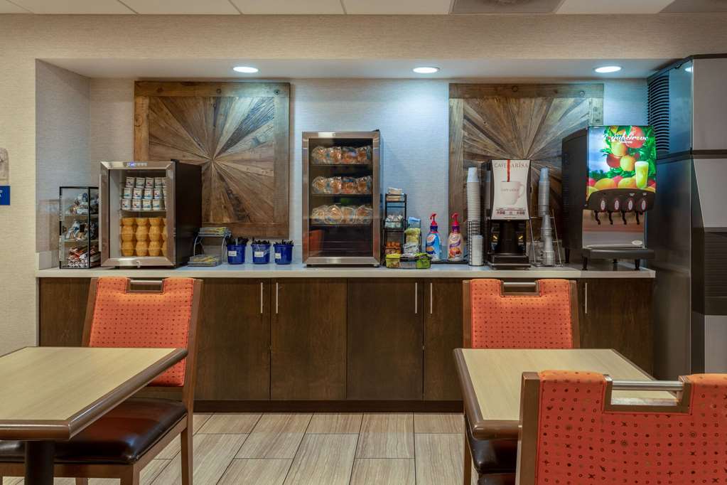 Days Inn & Suites by Wyndham Denver International Airport - photo 38