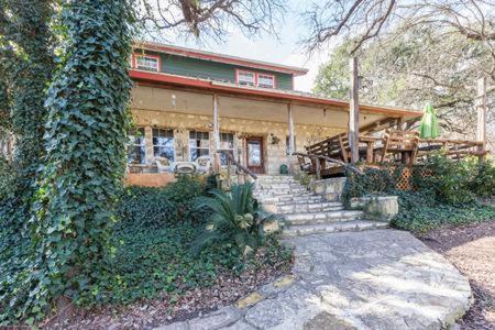 Grandview House on Hamilton Creek — 4-Star Luxury Hotel in Marble Falls, United States