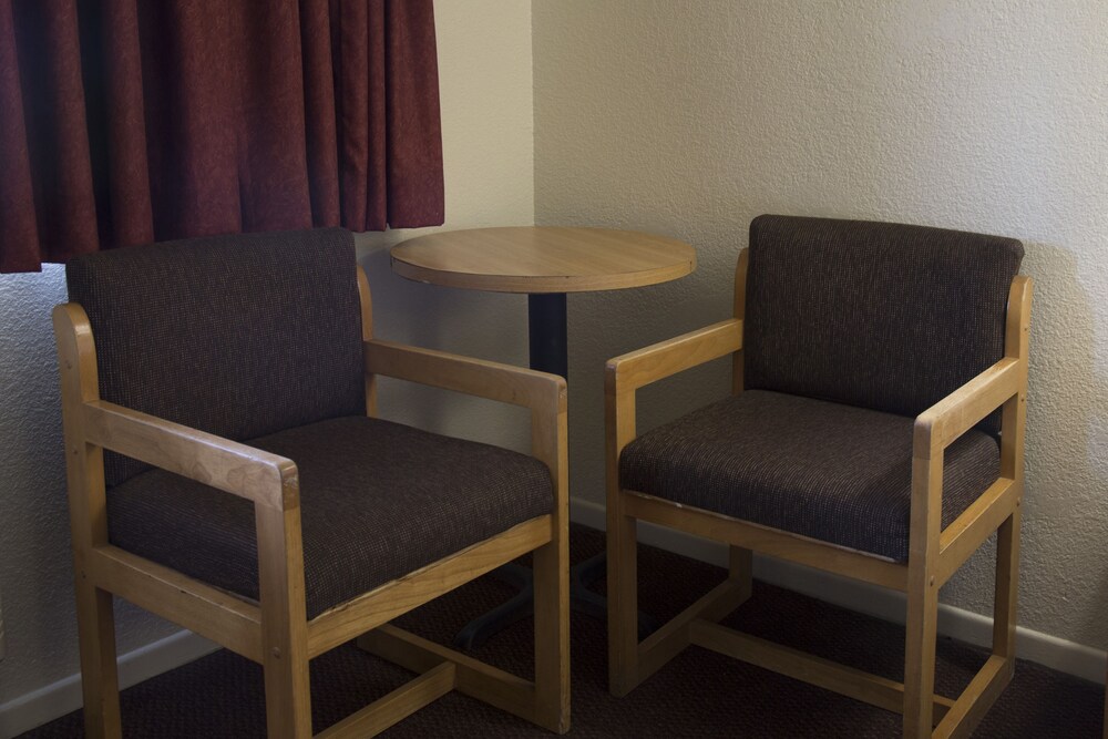 E Z 8 Motel South Bay - photo 10