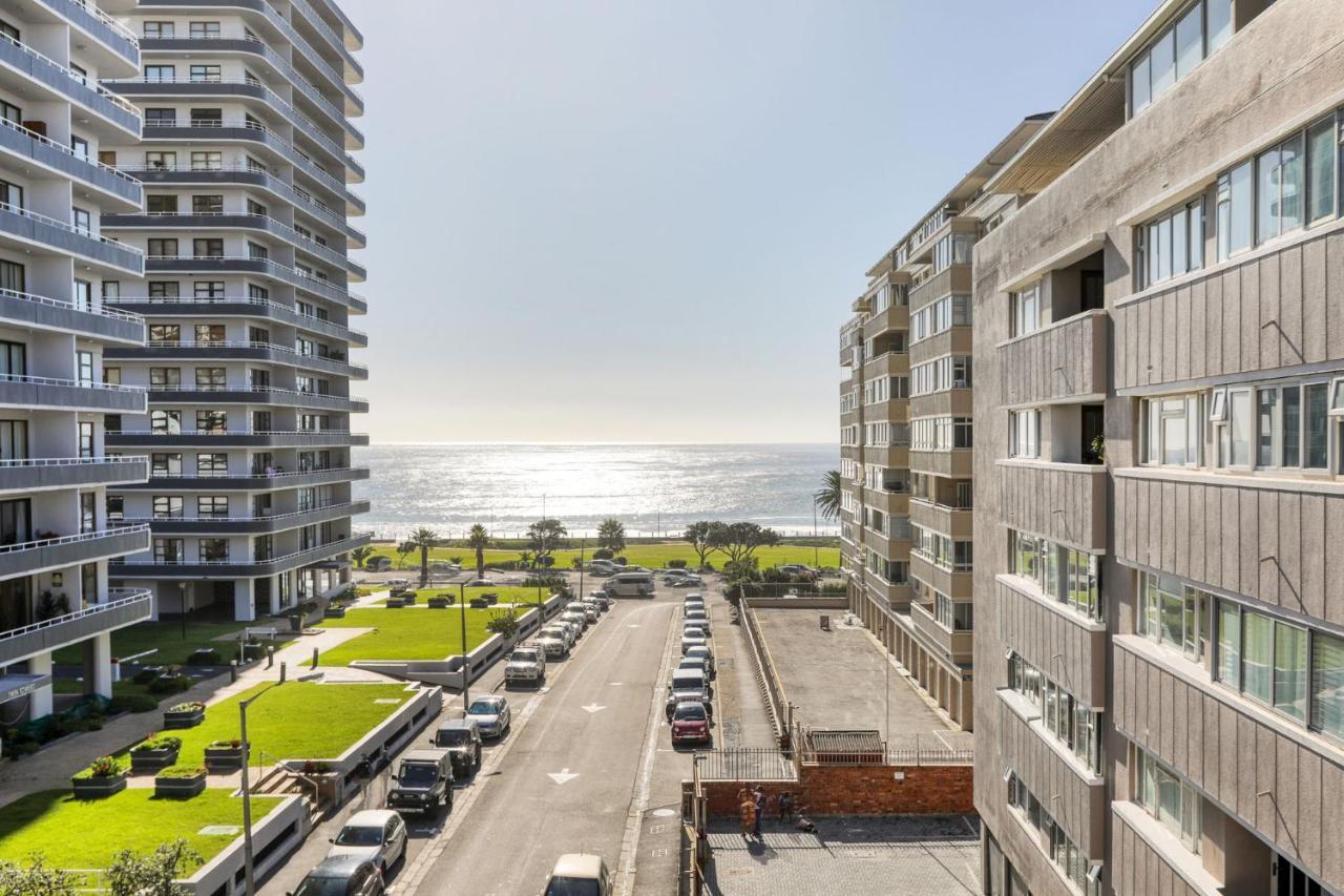 Backup Power Trendy 2 Bed Balcony Apartment
