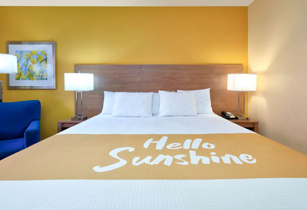 Days Inn by Wyndham Batesville - photo 20