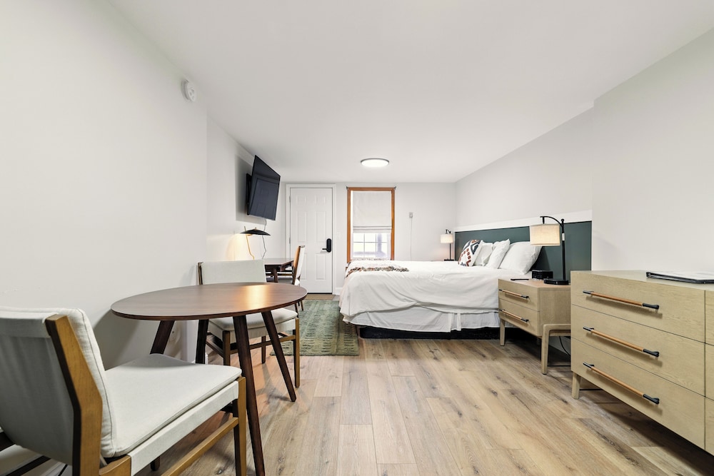 Hillside Motel LLC - photo 38