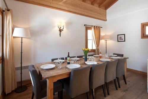 Powder Ridge 6 bedroom chalet with hot tub — 4-Star Luxury Hotel in Tignes, France