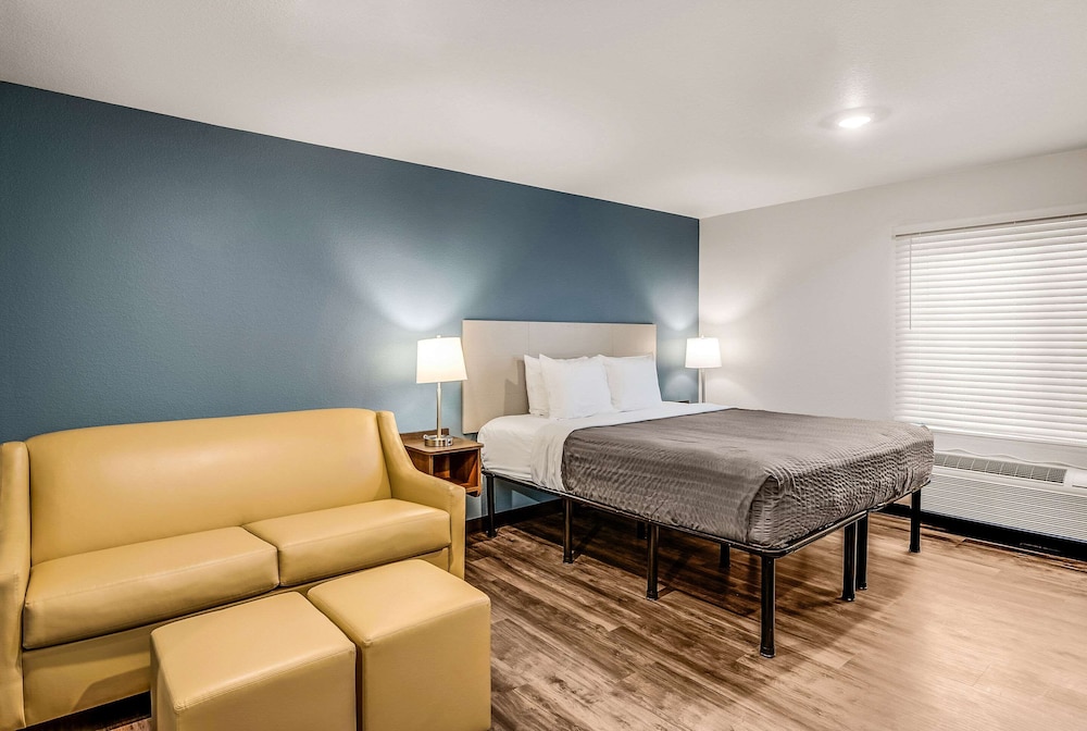 Woodspring Suites West Des Moines - photo 18