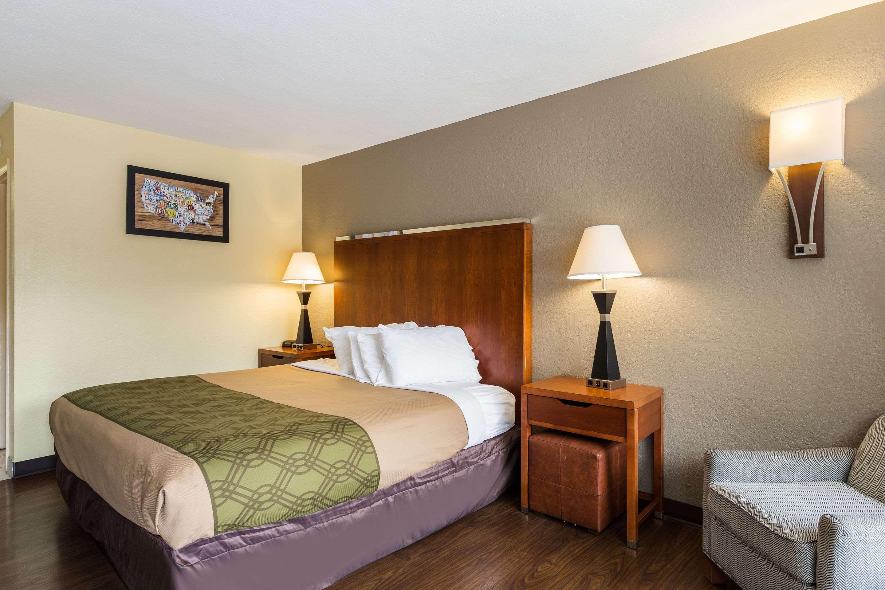 Econo Lodge Pigeon Forge TN - photo 46
