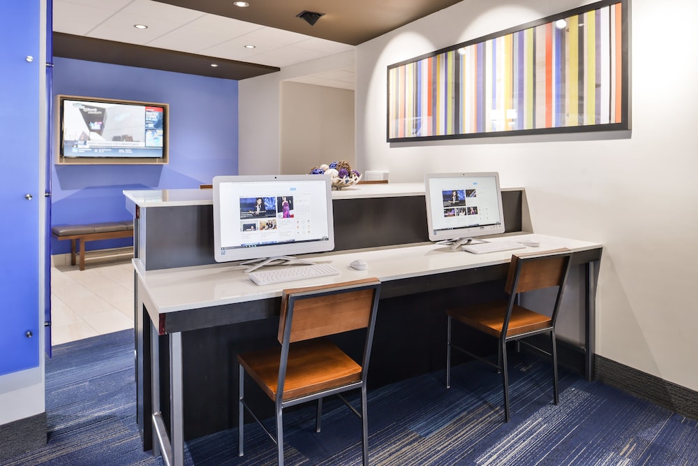 Holiday Inn Express & Suites Kansas City Lee's Summit by IHG - photo 31