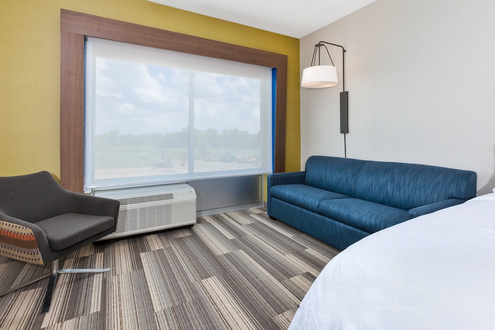 Holiday Inn Express & Suites Grand Rapids Airport South by IHG - photo 6