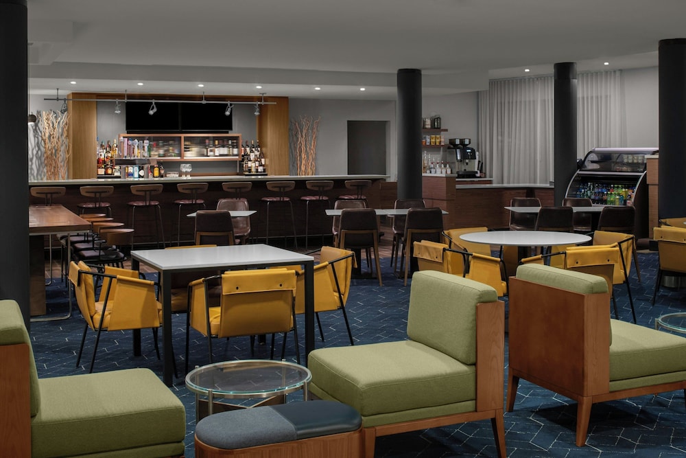 Courtyard by Marriott Los Angeles Burbank Airport - photo 26