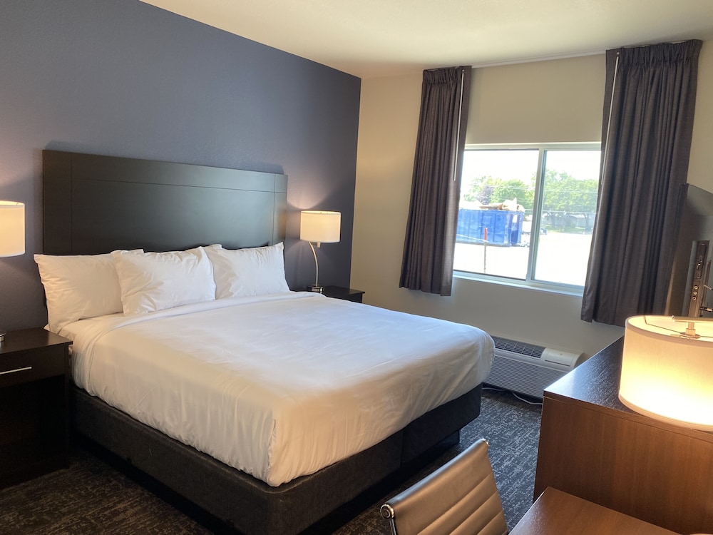 Cobblestone Inn & Suites Forest City - photo 7