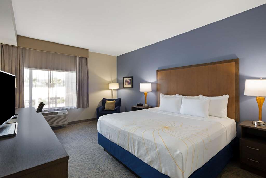 La Quinta Inn & Suites by Wyndham Morgan Hill San Jose South - photo 30