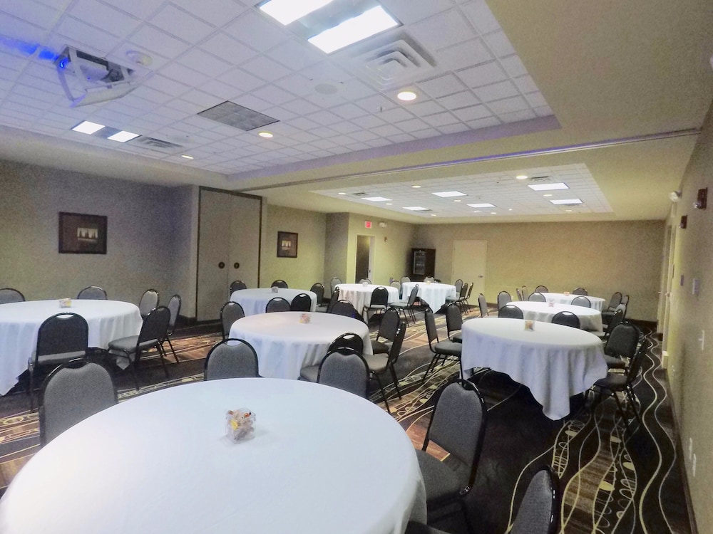 Hilton Garden Inn Des Moines West - photo 8