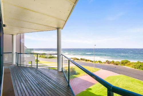 Million Dollar Sea Views — hotel in Hayborough