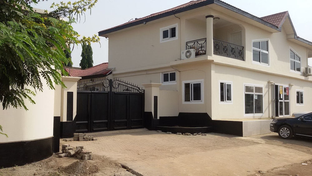 Royal Triangle Guest House — Nsawam — photo 2