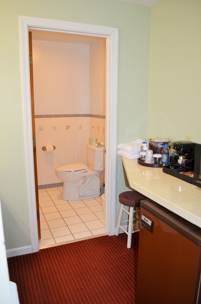 Maple Terrace Motel - photo 48