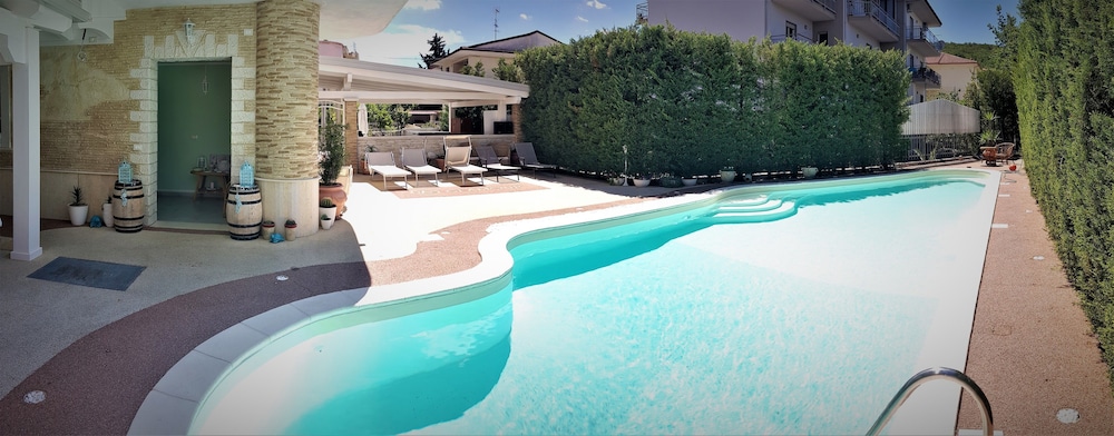 Glamour Bed And Breakfast — 4-Star Luxury Hotel in Montalto Uffugo, Italy
