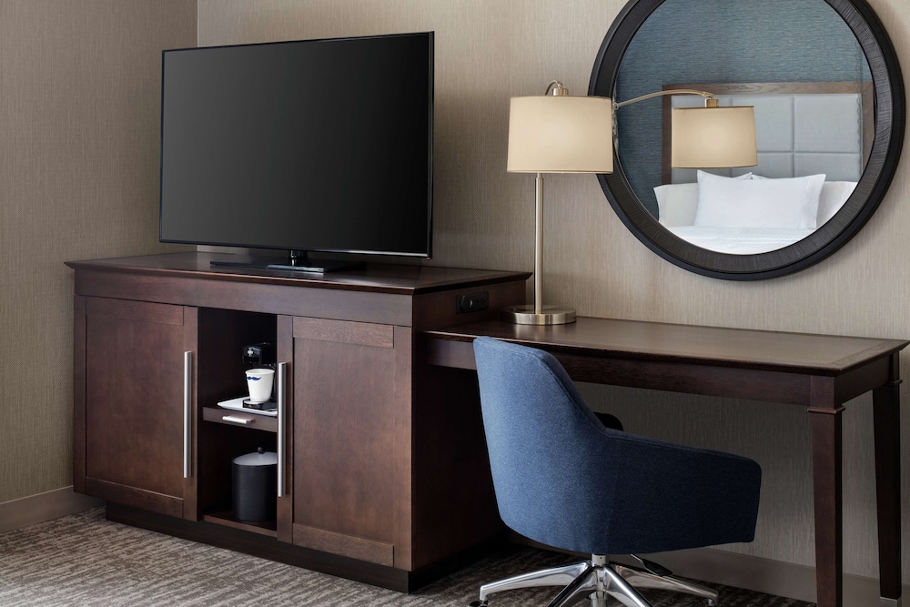 Hampton Inn & Suites Teaneck Glenpointe - photo 18
