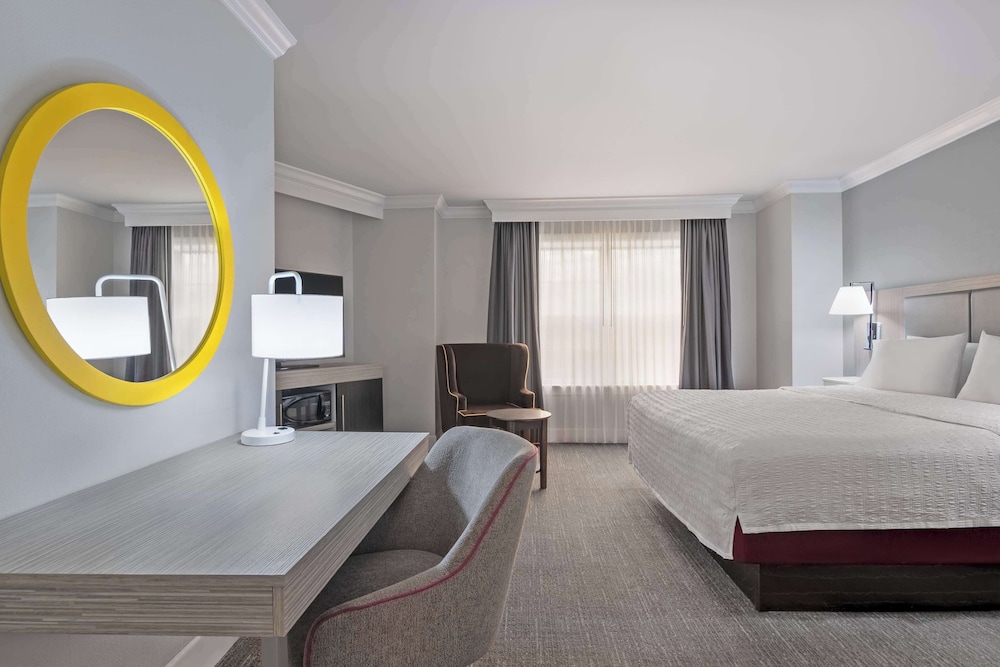 Hampton Inn & Suites Stamford - photo 6