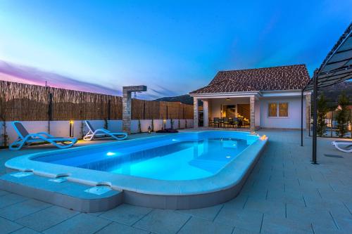 Villa Juhuhu — 4-Star Luxury Hotel in Dubrava, Croatia