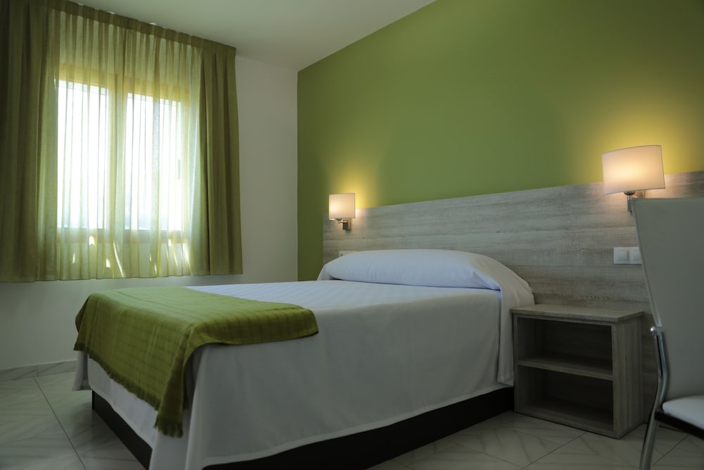 Hotel Playa De Las Catedrales - carbon neutral hotel in Barreiros