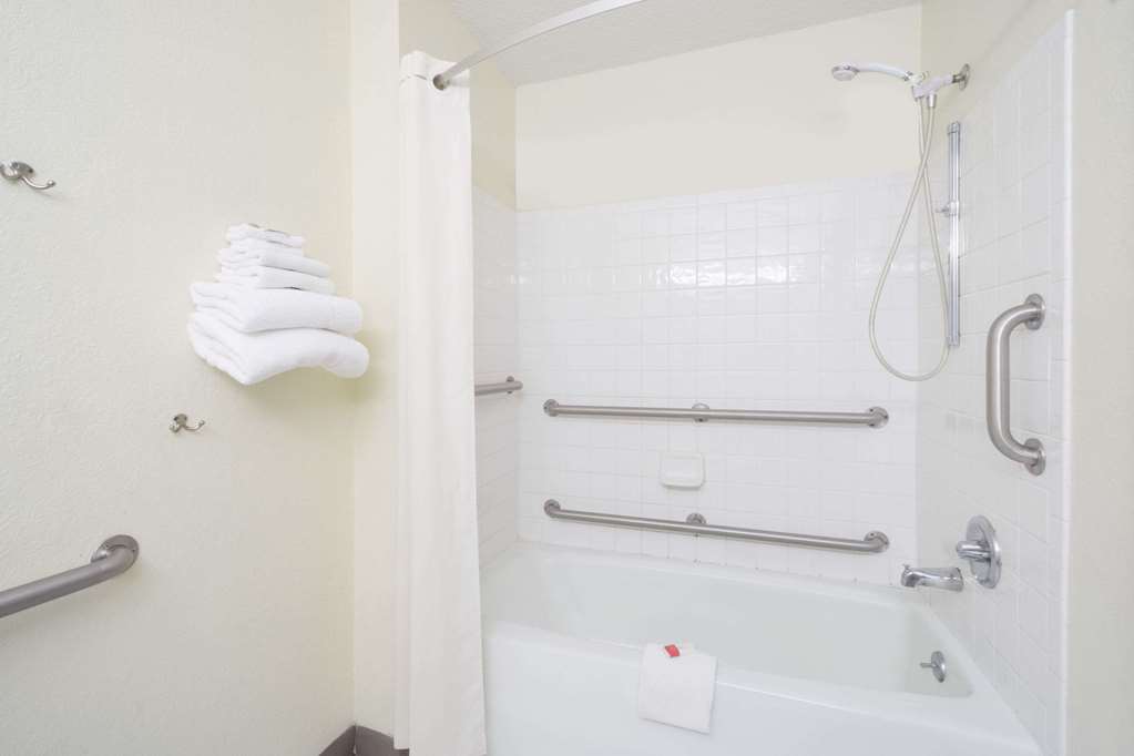 Super 8 by Wyndham Zanesville - photo 5