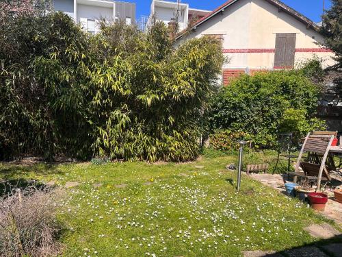 A Room And Garden Close To Paris — hotel in Vitry-Sur-Seine