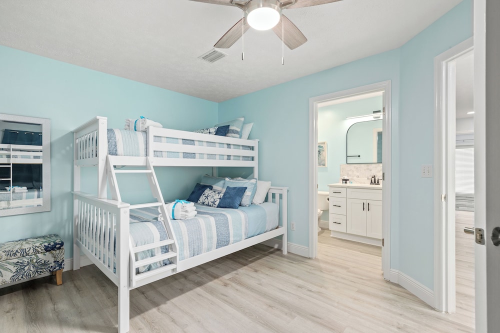Sago by the Sea: 2 bed 2.5 bath Retreat Steps From the Beach Sleeps 7 - photo 5