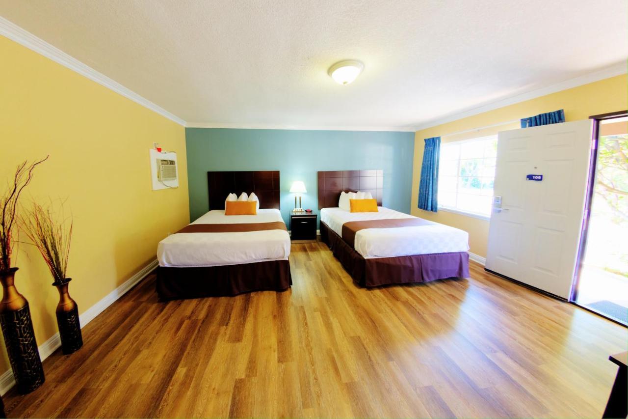 Palm Tropics Motel - photo 23
