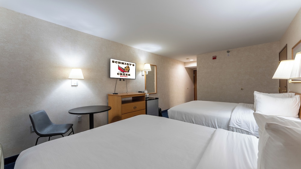 Schmidt's Creek Hotel - photo 11