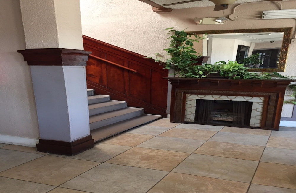 Monterey Inn Hotel - photo 56