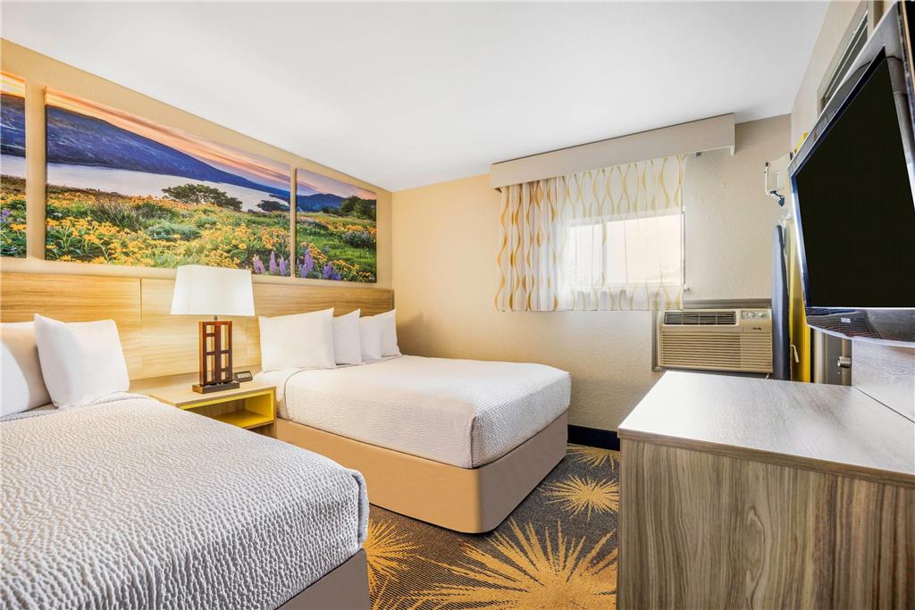 Days Inn by Wyndham Cortez - photo 33